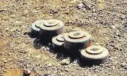 जम्मू और कश्मीर: लाइन ऑफ़ कंट्रोल (LoC) पर बारूदी सुरंग में विस्फोट, अग्निवीर का बलिदान; दो जवान घायल, आईबी पर सुरंग मिली जम्मू और कश्मीर: लाइन ऑफ़ कंट्रोल (LoC) पर बारूदी सुरंग में विस्फोट, अग्निवीर का बलिदान; दो जवान घायल, आईबी पर सुरंग मिली