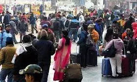 अभी जारी रहेगा सर्दी का सितम, दिल्ली में यलो अलर्ट; जमीन से लेकर आसमान तक यातायात प्रभावित