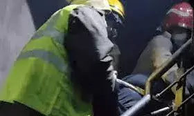 पीतमपुरा की चार मंजिला इमारत में लगी भीषण आग, दो महिलाओं सहित छह की मौत; एक घायल पीतमपुरा की चार मंजिला इमारत में लगी भीषण आग, दो महिलाओं सहित छह की मौत; एक घायल