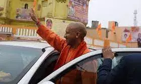 तैयारियों का जायजा लेने पहुंचे सीएम योगी, मंदिर परिसर का किया भ्रमण