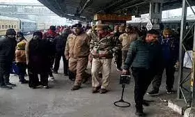 ट्रेनों और रेलवे स्टेशनों पर कड़ी निगरानी, बरेली जंक्शन पर 12 घंटे चला चेकिंग अभियान ट्रेनों और रेलवे स्टेशनों पर कड़ी निगरानी, बरेली जंक्शन पर 12 घंटे चला चेकिंग अभियान