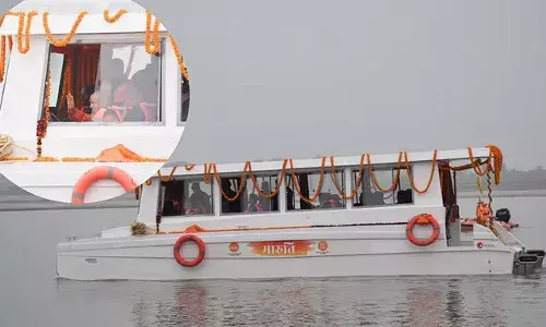 सीएम योगी आदित्यनाथ ने शुक्रवार को अयोध्या में सोलर क्रूज मारुति का उद्घाटन किया सीएम योगी आदित्यनाथ ने शुक्रवार को अयोध्या में सोलर क्रूज मारुति का उद्घाटन किया