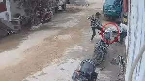 डेढ़ साल की बच्ची पर हमला, तीन जगह से टूटी हड्डी; बुरी तरह घायल... पुलिस कार्रवाई में देरी डेढ़ साल की बच्ची पर हमला, तीन जगह से टूटी हड्डी; बुरी तरह घायल... पुलिस कार्रवाई में देरी