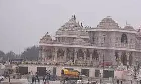 कोर्ट की छत पर ध्वज दंड पकड़े बैठा रहा काला बंदर, लोगों ने माना दैवीय चमत्कार; पढ़ें रहस्यमय कहानी कोर्ट की छत पर ध्वज दंड पकड़े बैठा रहा काला बंदर, लोगों ने माना दैवीय चमत्कार; पढ़ें रहस्यमय कहानी