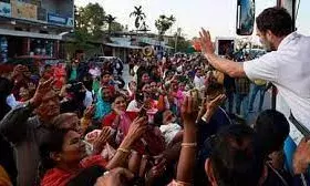 कांग्रेस का आरोप- गुवाहाटी में रोड शो की नहीं मिली इजाजत, अब छात्रों से मिले राहुल गांधी