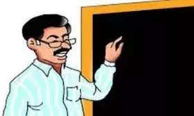 फर्जी डिग्री लगाकर पढ़ा रहा था शिक्षक, ऐसे हुआ खुलासा; आरोपी के खिलाफ मुकदमा दर्ज फर्जी डिग्री लगाकर पढ़ा रहा था शिक्षक, ऐसे हुआ खुलासा; आरोपी के खिलाफ मुकदमा दर्ज