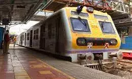 रेलवे के तीन कर्मचारियों को लोकल ट्रेन ने कुचला, पालघर में सिग्नल ठीक करने के काम में थे जुटे रेलवे के तीन कर्मचारियों को लोकल ट्रेन ने कुचला, पालघर में सिग्नल ठीक करने के काम में थे जुटे