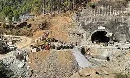 सिलक्यारा सुरंग निर्माण को केंद्र सरकार से मिली मंजूरी, भूस्खलन हादसे के बाद से बंद था काम सिलक्यारा सुरंग निर्माण को केंद्र सरकार से मिली मंजूरी, भूस्खलन हादसे के बाद से बंद था काम