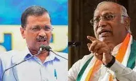 पश्चिम बंगाल की मुख्यमंत्री ममता बनर्जी ने एकला चलो की नीति अपनाने का एलान किया,बड़े राजनीतिक घटनाक्रम पर विपक्षी दलों की तरफ से बयान पश्चिम बंगाल की मुख्यमंत्री ममता बनर्जी ने एकला चलो की नीति अपनाने का एलान किया,बड़े राजनीतिक घटनाक्रम पर विपक्षी दलों की तरफ से बयान