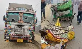 ट्रक की टक्कर से ऑटो सवार 12 श्रद्धालुओं की मौत, गंगा स्नान करने जा रहे थे सभी