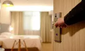 अयोध्या पहुंचने के लिए उपलब्ध हैं ये ट्रेन और फ्लाइट, इन होटलों में मिल जाएंगे सस्ते कमरे