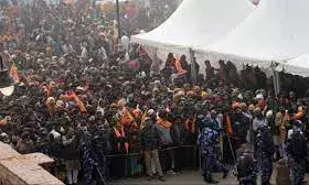 अयोध्या में आज भी श्रद्धालुओं की भीड़, अब इस टाइम करें रामलला के दर्शन; ये है नया अपडेट