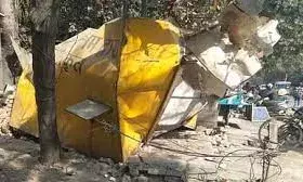 इंटरनेशनल पैरा खिलाड़ी के खोखे पर चला बुलडोजर, पीएम मुद्रा से दो लाख का लोन लेकर शुरू की थी दुकान इंटरनेशनल पैरा खिलाड़ी के खोखे पर चला बुलडोजर, पीएम मुद्रा से दो लाख का लोन लेकर शुरू की थी दुकान