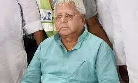 राजद सुप्रीमो लालू प्रसाद को प्रवर्तन निदेशालय (ईडी) के पटना स्थित दफ्तर में पेश हुए, नौकरी के बदले जमीन घोटाला केस में होगी पूछताछ राजद सुप्रीमो लालू प्रसाद को प्रवर्तन निदेशालय (ईडी) के पटना स्थित दफ्तर में पेश हुए, नौकरी के बदले जमीन घोटाला केस में होगी पूछताछ