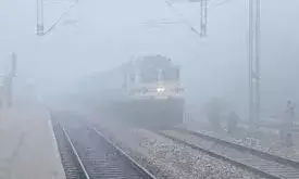 खराब मौसम के कारण दिल्ली आने और यहां से जाने वाली कई रेलगाड़ियां लेट, कुछ गाड़ियां रद्द की दी गई