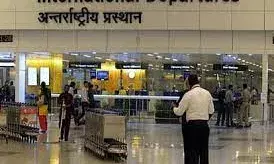 IGI एयरपोर्ट की सुरक्षा में चूक!, एयर फील्ड में घुसा शख्स; पायलट की मुस्तैदी से धरा गया IGI एयरपोर्ट की सुरक्षा में चूक!, एयर फील्ड में घुसा शख्स; पायलट की मुस्तैदी से धरा गया
