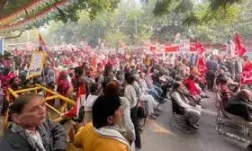 150 सांसदों के निलंबन का मुद्दा उठा, रद्द करने पर सरकार ने कही ये बात 150 सांसदों के निलंबन का मुद्दा उठा, रद्द करने पर सरकार ने कही ये बात