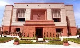 बजट सत्र से पहले राज्यसभा के 11 सांसदों का निलंबन रद्द, धनखड़ का फैसला, लोस के भी तीन सदस्य बहाल बजट सत्र से पहले राज्यसभा के 11 सांसदों का निलंबन रद्द, धनखड़ का फैसला, लोस के भी तीन सदस्य बहाल