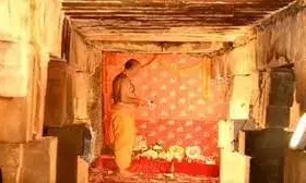 ज्ञानवापी परिसर में व्यासजी के तहखाने में तड़के पूजन और आरती ज्ञानवापी परिसर में व्यासजी के तहखाने में तड़के पूजन और आरती