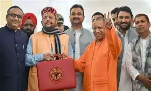 राज्यपाल ने राम मंदिर प्राण प्रतिष्ठा से शुरू किया अभिभाषण, विपक्ष के सदस्यों ने किया हंगामा राज्यपाल ने राम मंदिर प्राण प्रतिष्ठा से शुरू किया अभिभाषण, विपक्ष के सदस्यों ने किया हंगामा