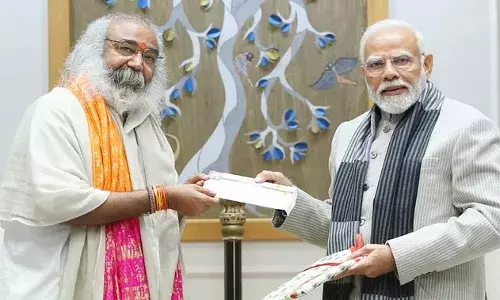 पीएम मोदी को कल्कि मंदिर आने का निमंत्रण दिया कांग्रेस नेता प्रमोद कृष्णम ने, सियासी चर्चाएं तेज पीएम मोदी को कल्कि मंदिर आने का निमंत्रण दिया कांग्रेस नेता प्रमोद कृष्णम ने, सियासी चर्चाएं तेज