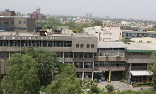 Delhi :DPS  बम से उड़ाने का एक धमकी भरा मेल मिला ,विद्यालय को कराया गया खाली, जांच में जुटी पुलिस Delhi :DPS  बम से उड़ाने का एक धमकी भरा मेल मिला ,विद्यालय को कराया गया खाली, जांच में जुटी पुलिस