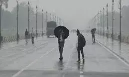 दिल्ली में आज और कल बरसेंगे बदरा, बारिश बढ़ाएगी ठिठुरन; हवा की सेहत बिगड़ी, AQI 200 के पार दिल्ली में आज और कल बरसेंगे बदरा, बारिश बढ़ाएगी ठिठुरन; हवा की सेहत बिगड़ी, AQI 200 के पार