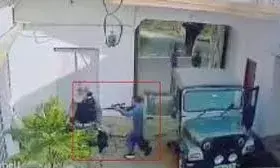 फुटेज देख कांपी रूह...ऐसा लगा मारने की लगी होड़; आंखों के सामने कत्ल पर कत्ल होते देखते रहे लोग फुटेज देख कांपी रूह...ऐसा लगा मारने की लगी होड़; आंखों के सामने कत्ल पर कत्ल होते देखते रहे लोग