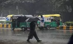 दिल्ली-एनसीआर में बारिश से बढ़ी ठिठुरन, आज तेज हवा से बढ़ेगी परेशानी; यलो अलर्ट जारी दिल्ली-एनसीआर में बारिश से बढ़ी ठिठुरन, आज तेज हवा से बढ़ेगी परेशानी; यलो अलर्ट जारी