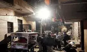 कमरे में इस अवस्था में पड़ी थी लाश, मृतकों में दो भाई और एक नौकर; ये बताई जा रही वजह कमरे में इस अवस्था में पड़ी थी लाश, मृतकों में दो भाई और एक नौकर; ये बताई जा रही वजह