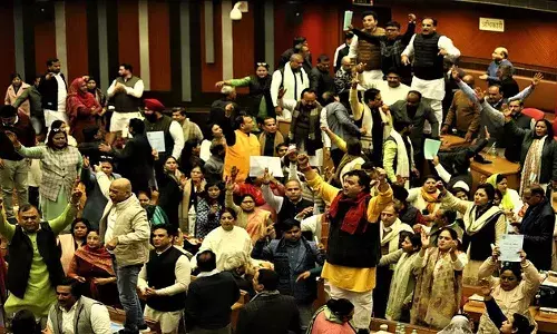 Delhi : कट मोशन प्रस्ताव पर कांग्रेस-भाजपा का हंगामा, आज नेता सदन पेश करेंगे निगम का बजट,