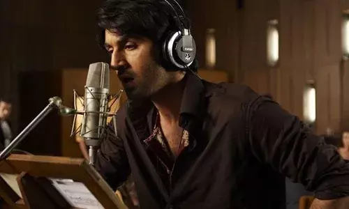 Bollywood Stars: सुरीली आवाज से दर्शकों को बनाया दिवाना , अभिनय के साथ-साथ गायकी में भी माहिर हैं ये सितारे Bollywood Stars: सुरीली आवाज से दर्शकों को बनाया दिवाना , अभिनय के साथ-साथ गायकी में भी माहिर हैं ये सितारे