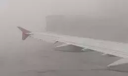 राजधानी में फिर दिखा कोहरा, IGI एयरपोर्ट पर कम रही विजिबिलिटी; थमी कई उड़ानों की रफ्तार राजधानी में फिर दिखा कोहरा, IGI एयरपोर्ट पर कम रही विजिबिलिटी; थमी कई उड़ानों की रफ्तार