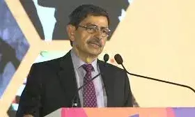 मैं सरकार द्वारा तैयार अभिभाषण से असहमत हूं, तमिलनाडु में राज्यपाल ने डेढ़ मिनट में ही छोड़ दी स्पीच मैं सरकार द्वारा तैयार अभिभाषण से असहमत हूं, तमिलनाडु में राज्यपाल ने डेढ़ मिनट में ही छोड़ दी स्पीच