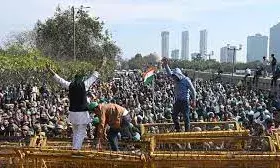 Delhi Traffic Advisory: ट्रैफिक एडवाइजरी जारी किसान मार्च से पहले , कई बॉर्डरों पर जाम; ये रूट डायवर्ट Delhi Traffic Advisory: ट्रैफिक एडवाइजरी जारी किसान मार्च से पहले , कई बॉर्डरों पर जाम; ये रूट डायवर्ट