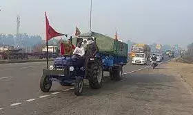 केंद्र से नहीं मिला ठोस जवाब, हजारों किसानों का दिल्ली कूच, कहा-फतेह करेंगे, टकराव नहीं