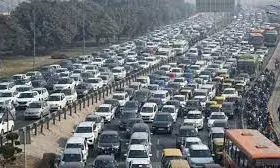 Delhi Traffic Jam: जाम बना आफत दिल्ली-एनसीआर में , दो बॉर्डर पूरी तरह सील; इन रास्तों से न निकलें