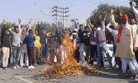 टिकरी बॉर्डर पर रास्ते बंद होने से हजारों फैक्ट्रियों पर लटका ताला, लाखों कामगार बेचैन-परेशान