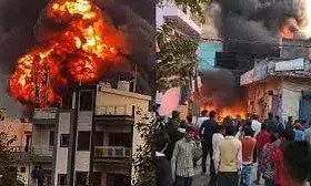 दो आरोपियों को पुलिस ने किया गिरफ्तार, एक फैक्टरी के मालिक का बेटा तो दूसरी जमीन की मालकिन दो आरोपियों को पुलिस ने किया गिरफ्तार, एक फैक्टरी के मालिक का बेटा तो दूसरी जमीन की मालकिन