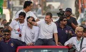 जयश्रीराम के नारे, चप्पल लहराई.. BJP कार्यकर्ताओं ने गंगाजल से क्यों धोया चौराहा?