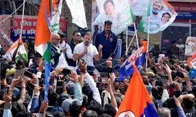 राहुल गांधी पहुंचे प्रतापगढ़ : प्रतापगढ़ पहुंचने पर जोरदार स्वागत भारत जोड़ो यात्रा के , बरसाए गए फूल राहुल गांधी पहुंचे प्रतापगढ़ : प्रतापगढ़ पहुंचने पर जोरदार स्वागत भारत जोड़ो यात्रा के , बरसाए गए फूल