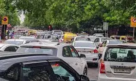 Delhi Traffic Jam: लोग हुए परेशान ; सभी बॉर्डरों पर सुरक्षा कड़ी, गाजीपुर जाम... चिल्ला में यातायात सामान्य