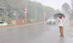 कुछ इलाकों में हुई बूंदाबांदी, पश्चिमी यूपी में ओलवृष्टि की चेतावनी कुछ इलाकों में हुई बूंदाबांदी, पश्चिमी यूपी में ओलवृष्टि की चेतावनी