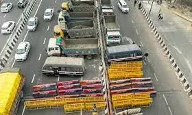 दिल्ली चलो आंदोनल शुरू, गाजीपुर-गुरुग्राम बॉर्डर पर लगा जाम, सुरक्षा के पुख्ता इंतजाम