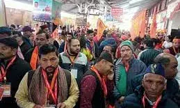 देहरादून से अयोध्या रवाना हुए रामभक्त, पूर्व सीएम त्रिवेंद्र सिंह रावत ने दिखाई हरी झंडी