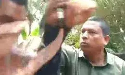 लोगों से पिटने के डर से TMC नेता ने चार घंटे तक खुद को रखा बंद, बाद में पुलिस ने किया गिरफ्तार लोगों से पिटने के डर से TMC नेता ने चार घंटे तक खुद को रखा बंद, बाद में पुलिस ने किया गिरफ्तार