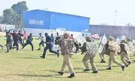 बरेली पुलिस लाइन में हुआ बवाल, धमाके... आंसू गैस छोड़ी; देखिए पूर्वाभ्यास की तस्वीरें