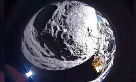 चांद पर उतरने के बाद एक साइड पर पलटे ओडीसियस लैंडर ने भेजीं पहली तस्वीरें, विशेषज्ञ बोले- यह मामूली सफलता