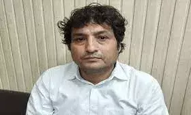 पांच हजार के लिए चक्कर में फंस गया नगर निगम का कनिष्ठ लिपिक, रंगे हाथ दबोचा गया