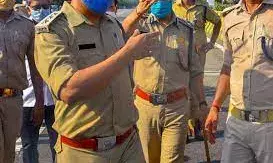 79 साल के बुजुर्ग को बनाया छेड़छाड़ और हत्या का आरोपी, किशोरी की संदिग्ध हालात में मौत का है मामला